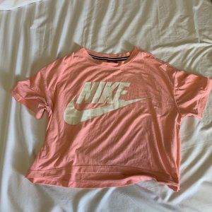 Nike Sportswear Essential Women's Cropped T-Shirt